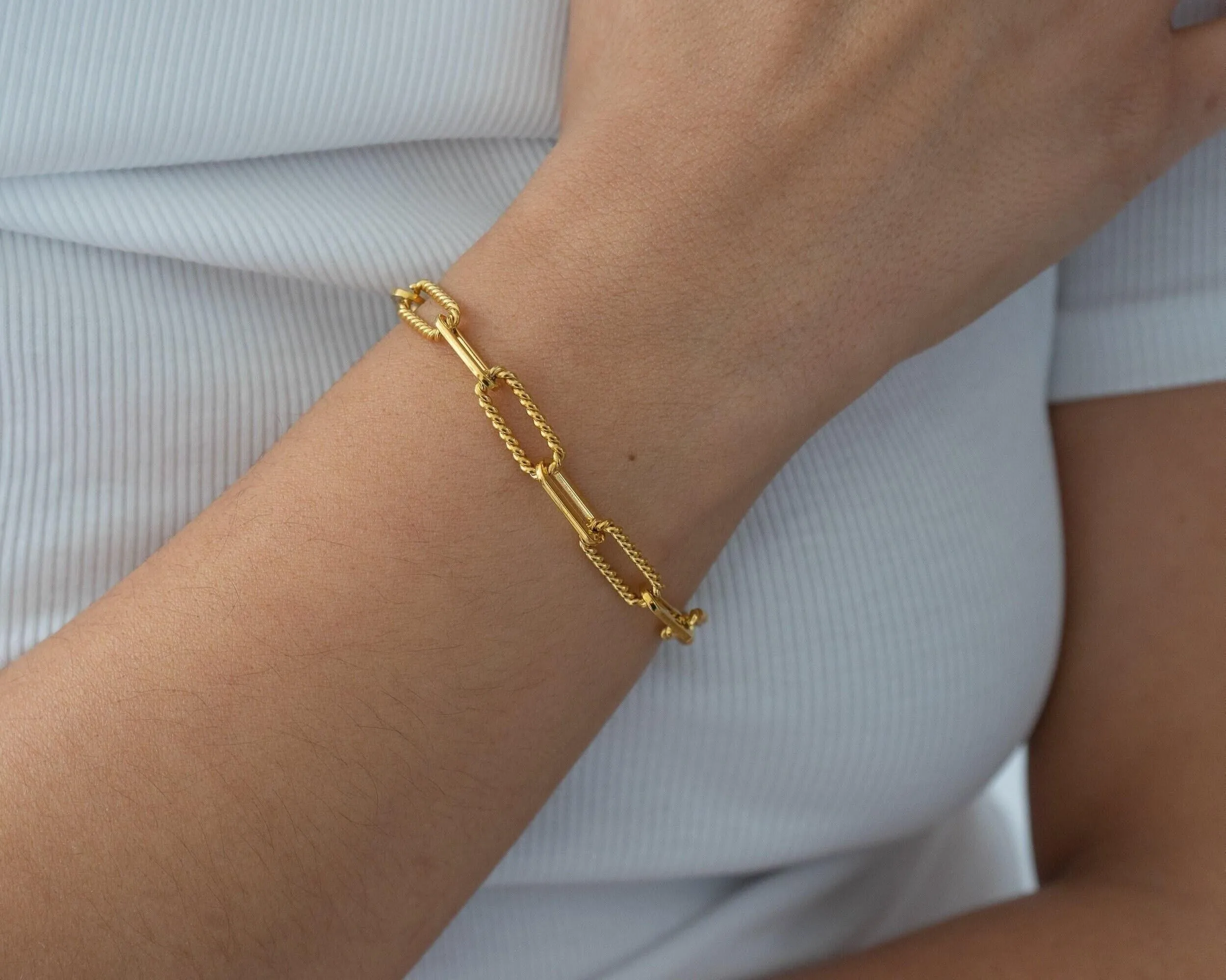 Gold Oval Link Chain Bracelet