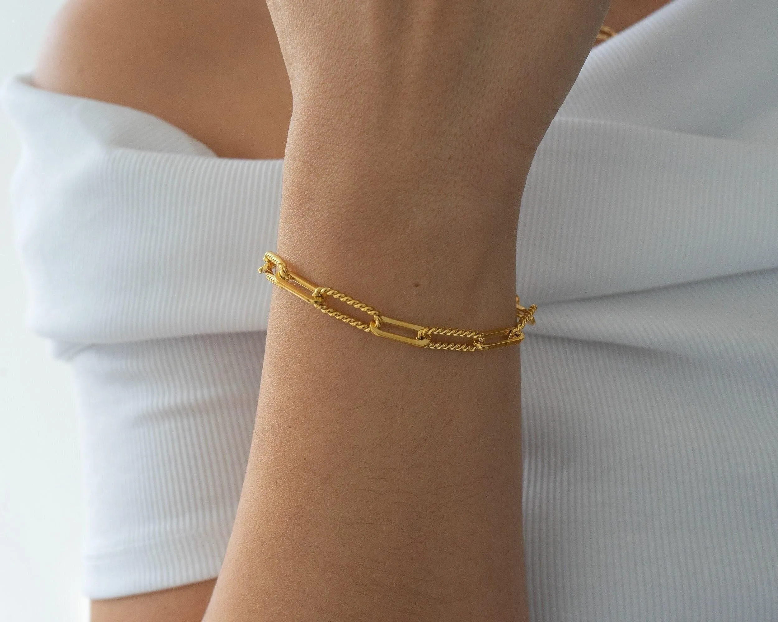 Gold Oval Link Chain Bracelet