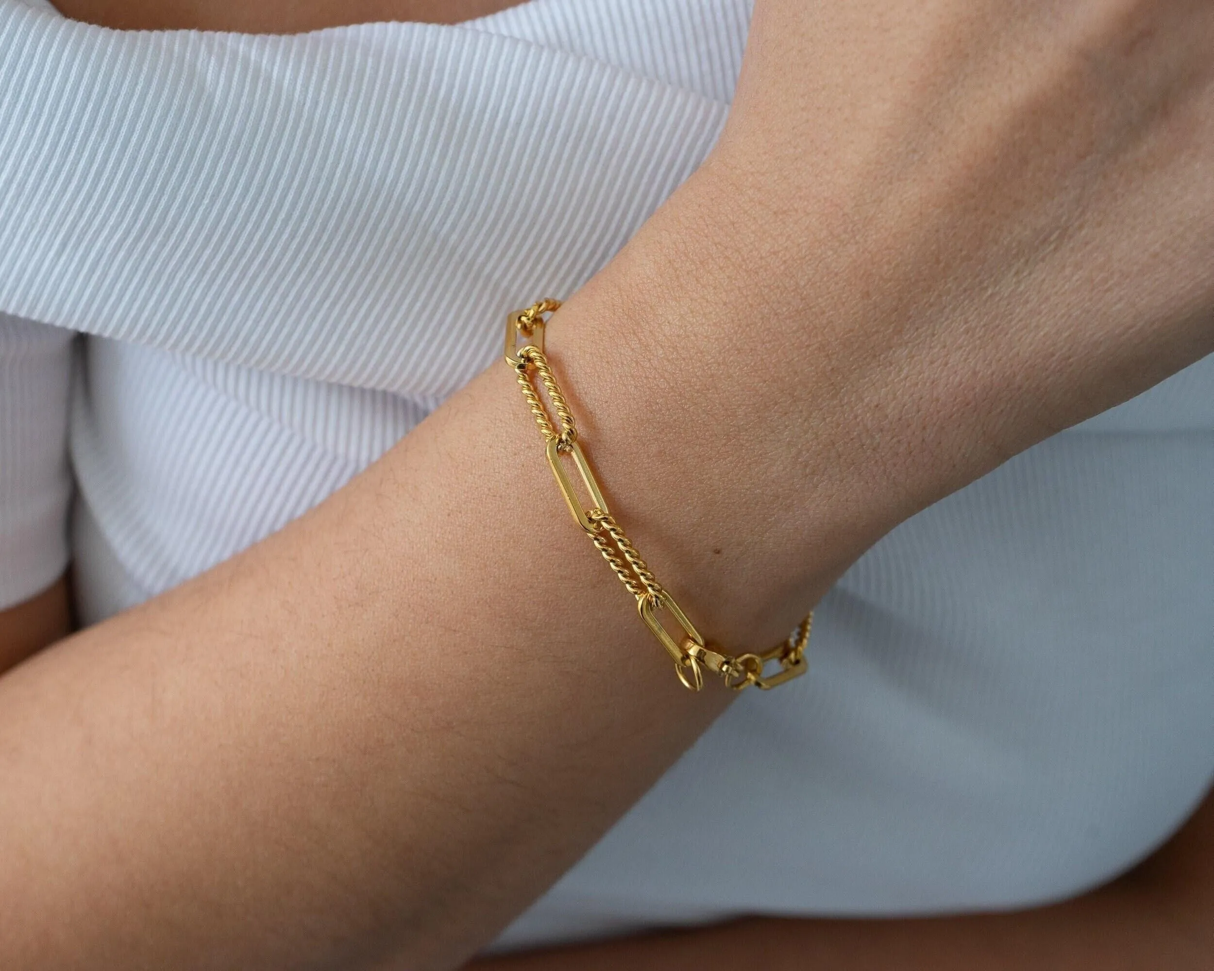 Gold Oval Link Chain Bracelet