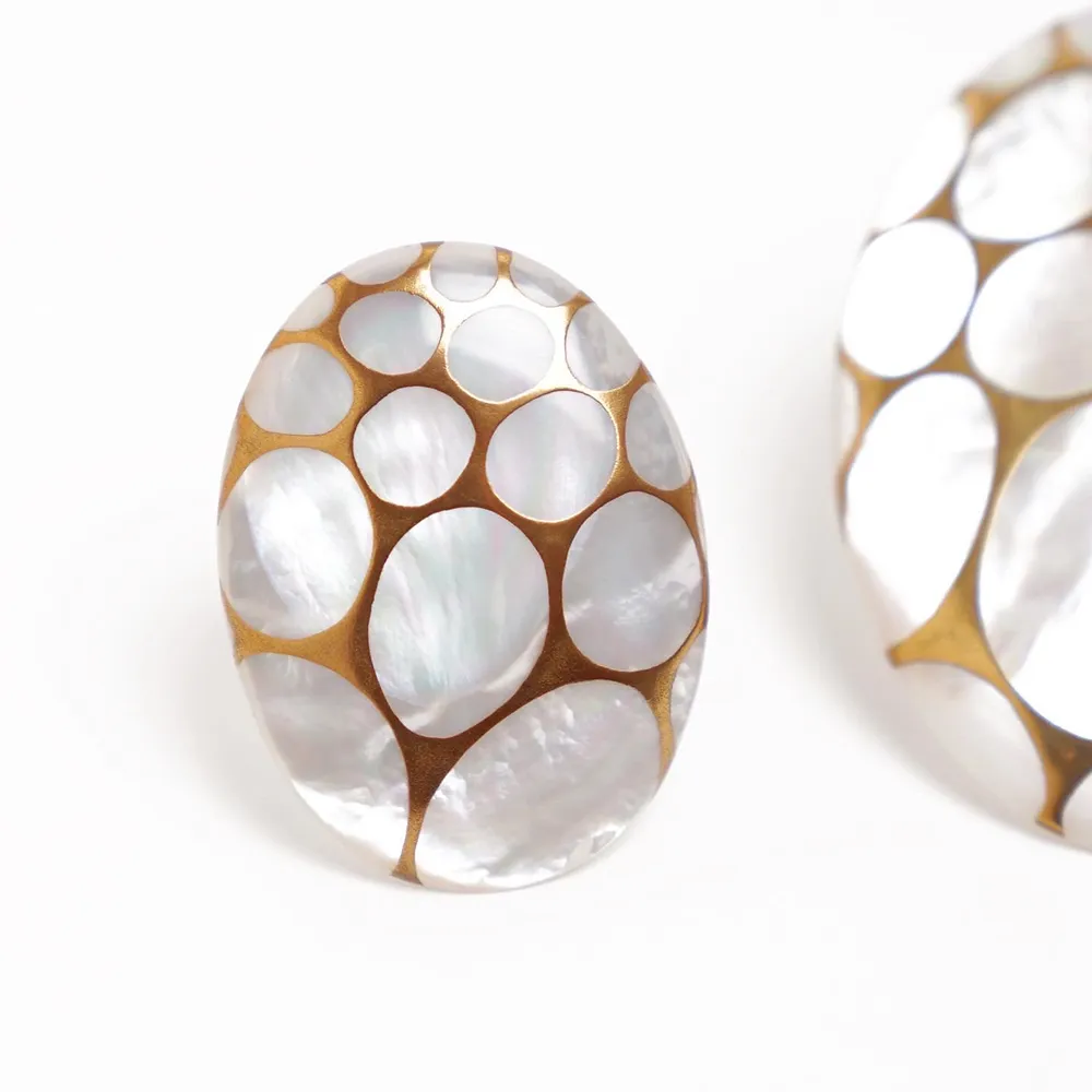Maki-e Urushi Lacquer Brooch - White South Sea Pearl Shell / Thread Pattern  -, Traditional Japanese Urushi Lacquer Jewelry