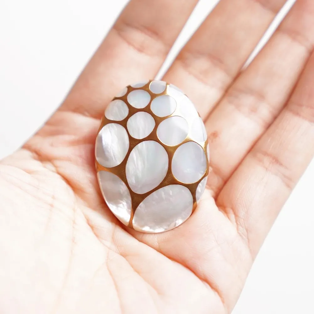 Maki-e Urushi Lacquer Brooch - White South Sea Pearl Shell / Thread Pattern  -, Traditional Japanese Urushi Lacquer Jewelry