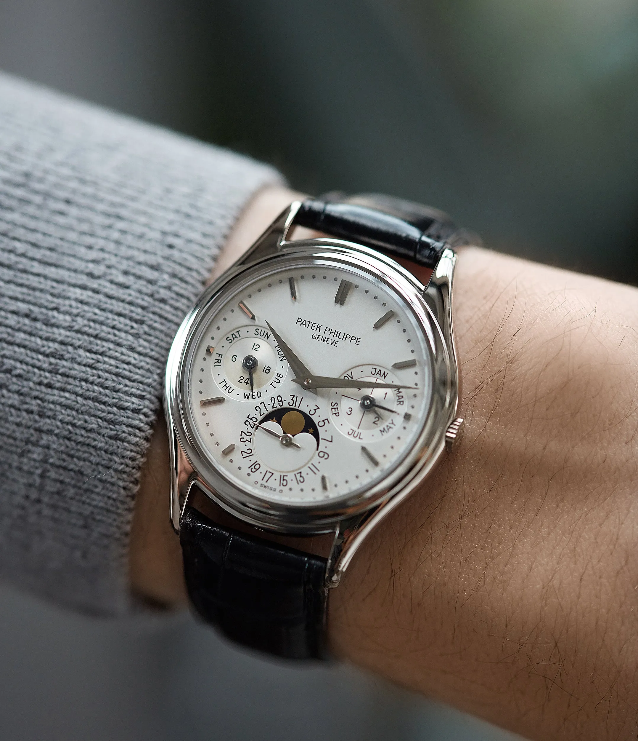 Perpetual Calendar 3940G | Grey Gold