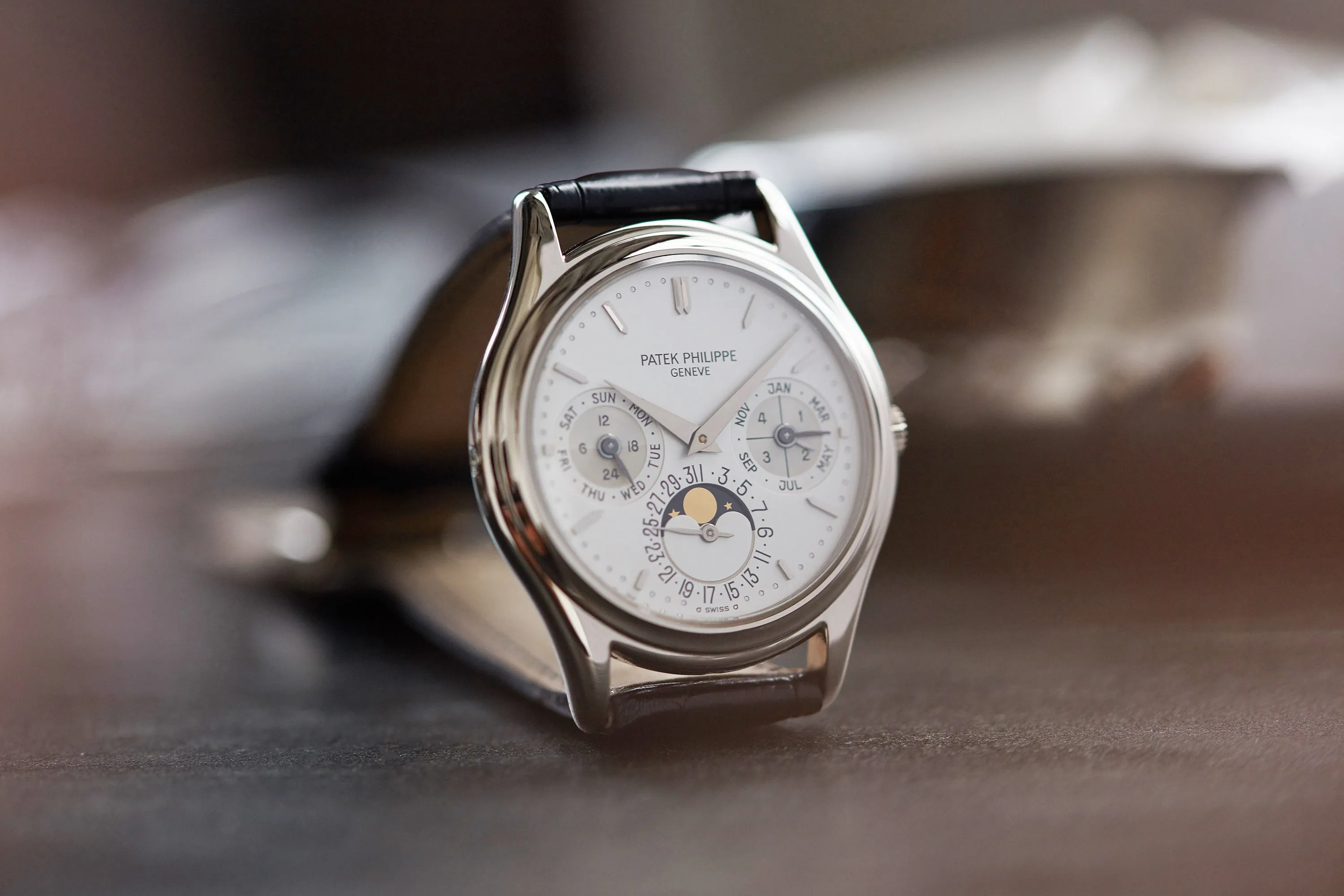 Perpetual Calendar 3940G | Grey Gold