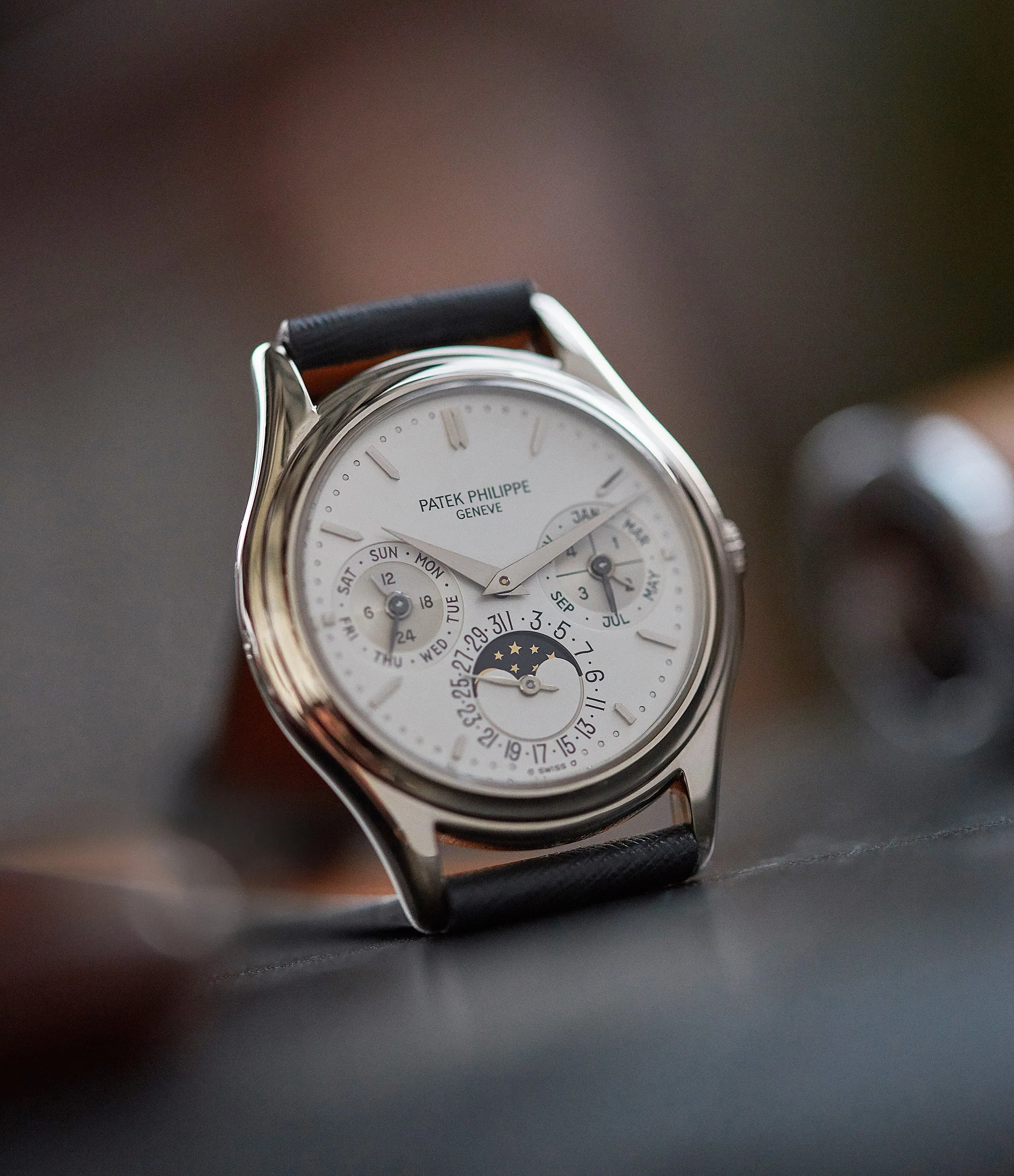 Perpetual Calendar 3940G | Grey Gold
