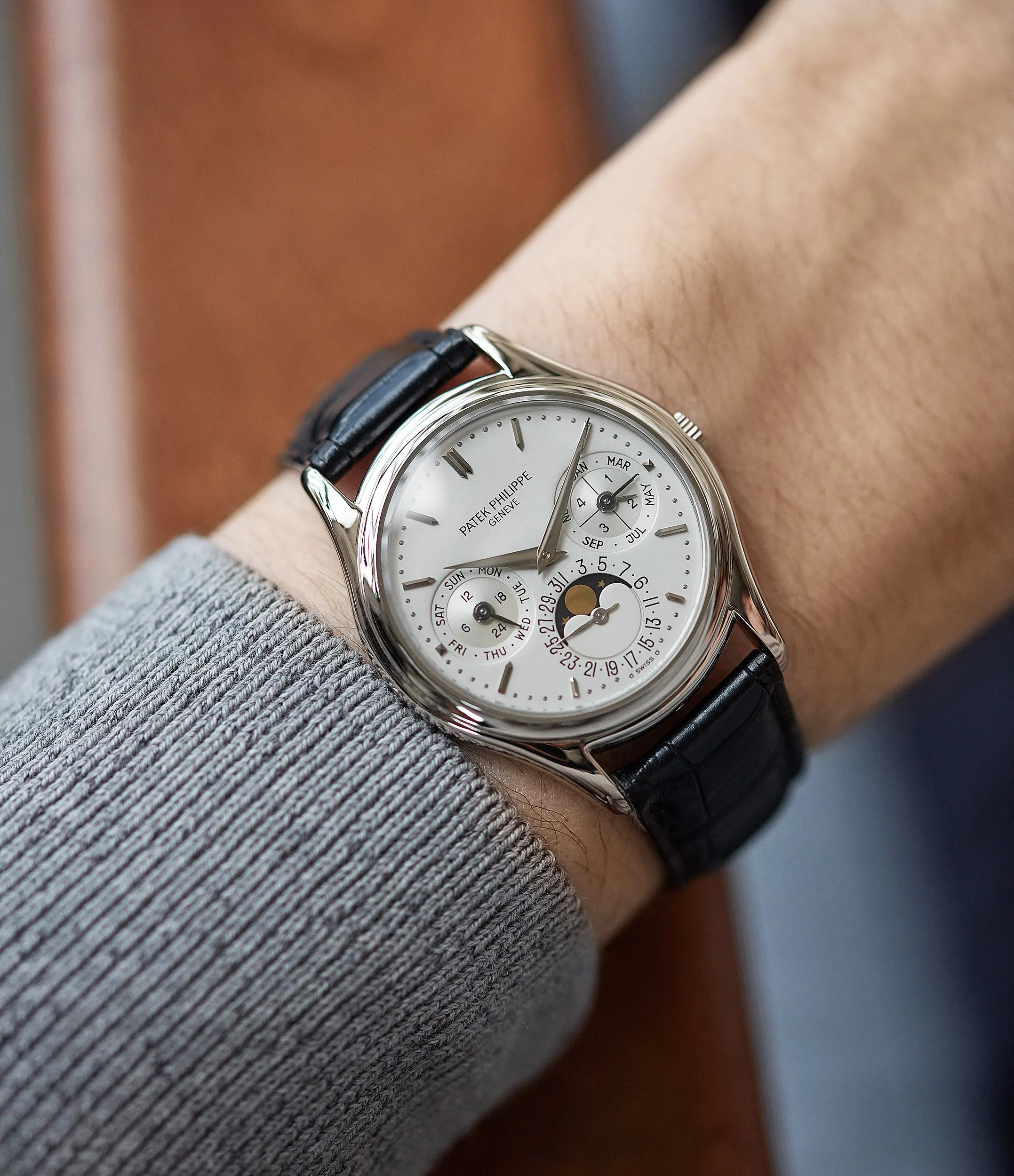 Perpetual Calendar 3940G | Grey Gold
