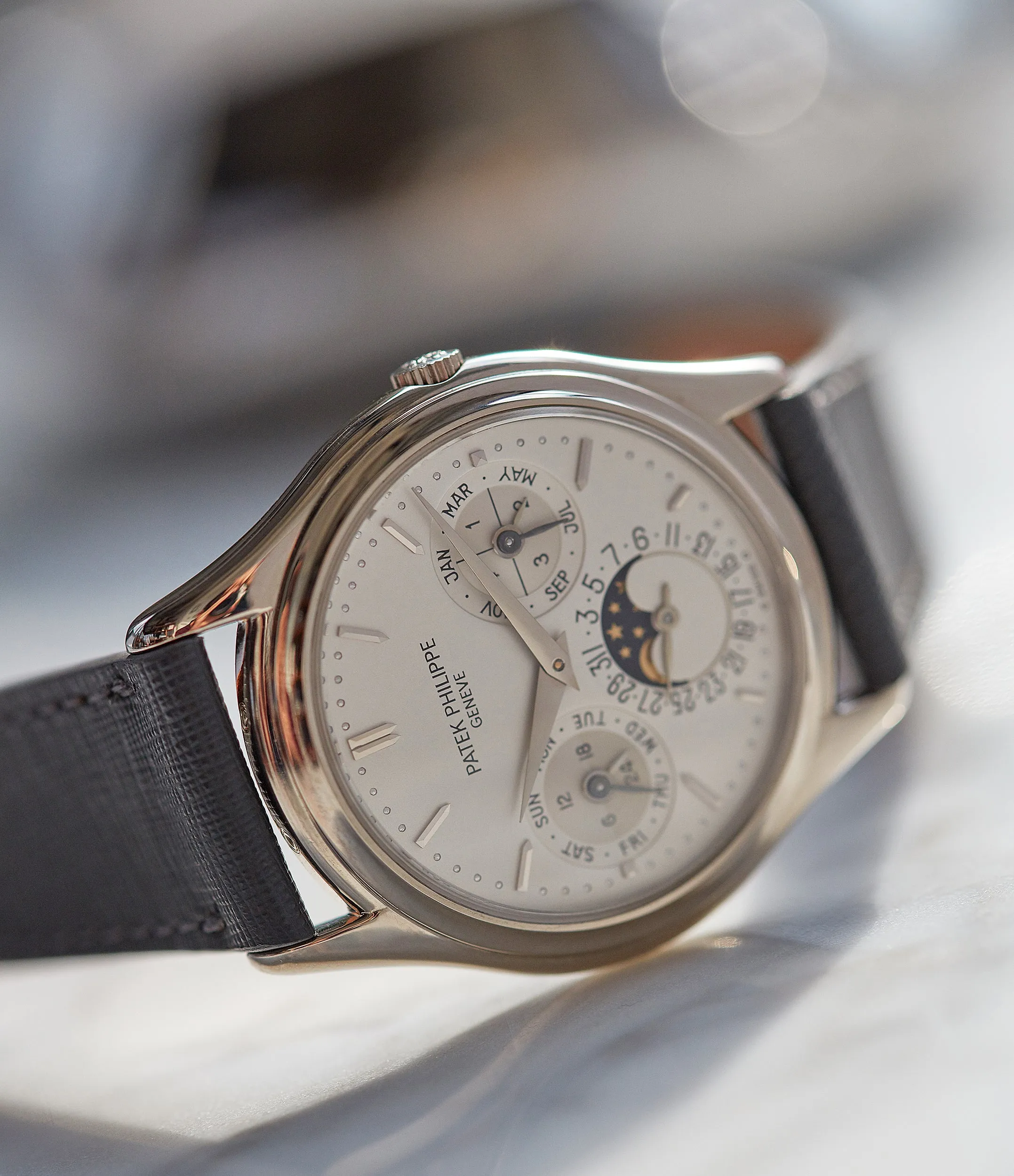Perpetual Calendar 3940G | Grey Gold