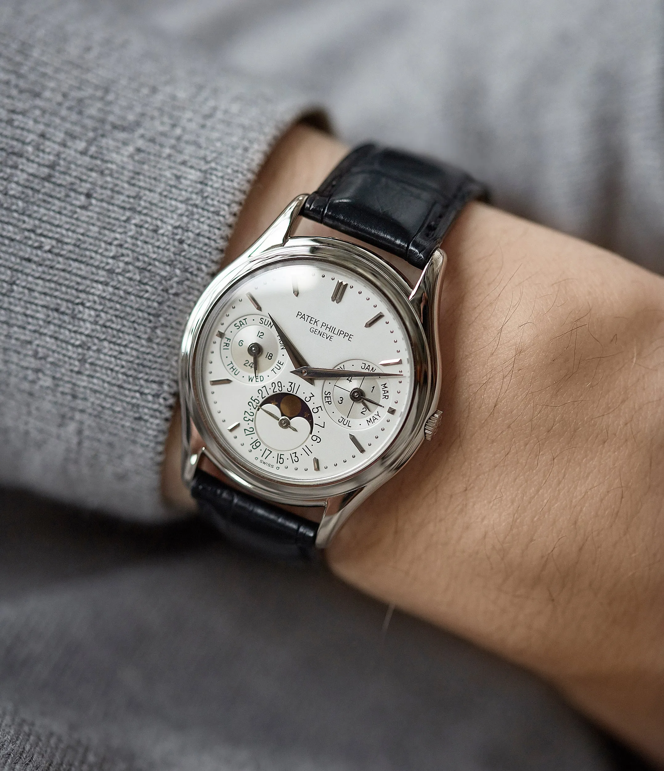 Perpetual Calendar 3940G | Grey Gold