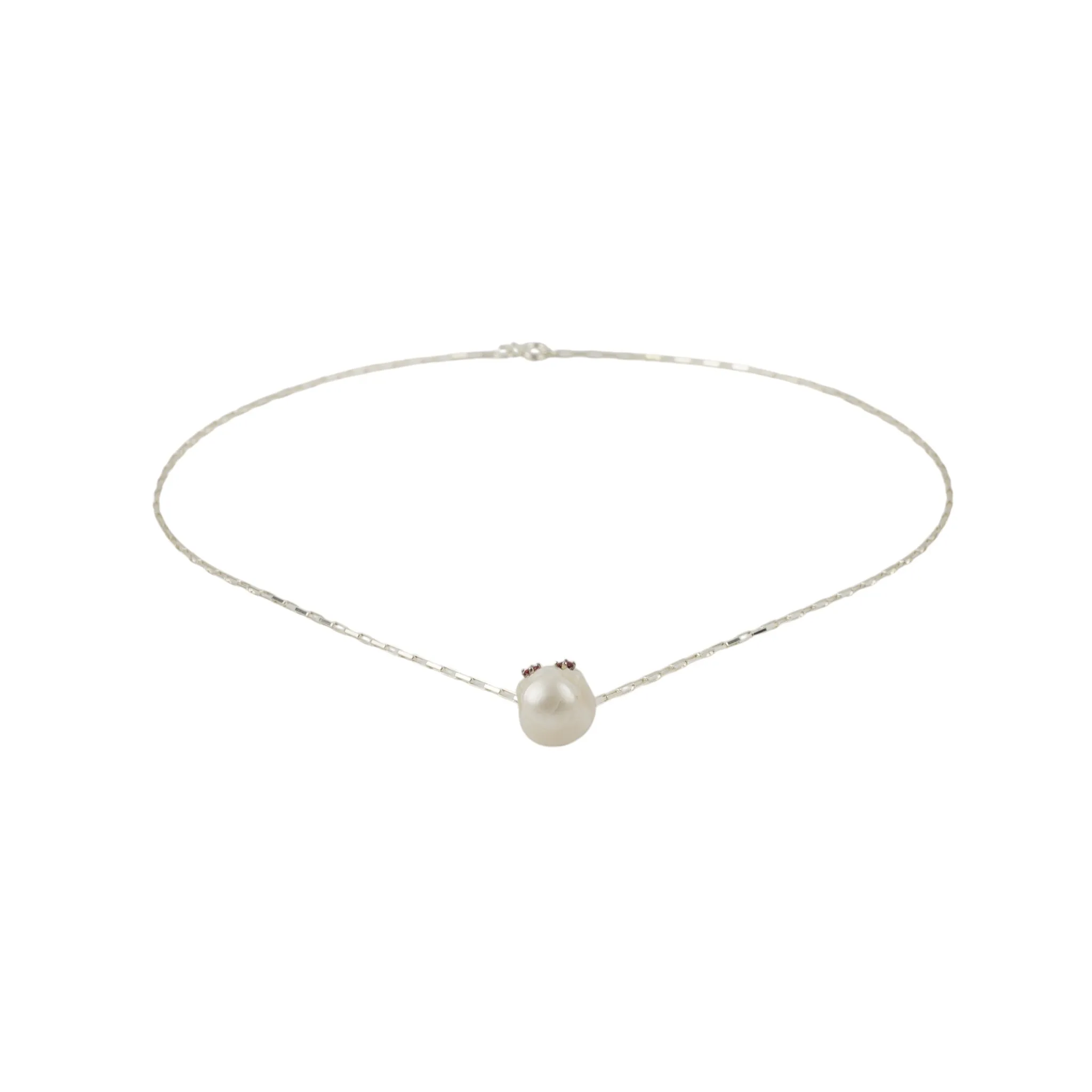 SKULL PEARL NECKLACE WITH RUBY EYES