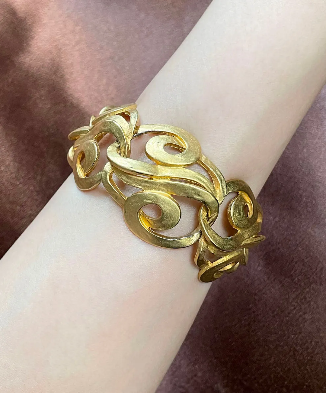 【USA輸入】ヴィンテージ ERWIN PEARL マットゴールド アブストラクト ブレスレット/Vintage ERWIN PEARL Matte Gold Abstract Bracelet