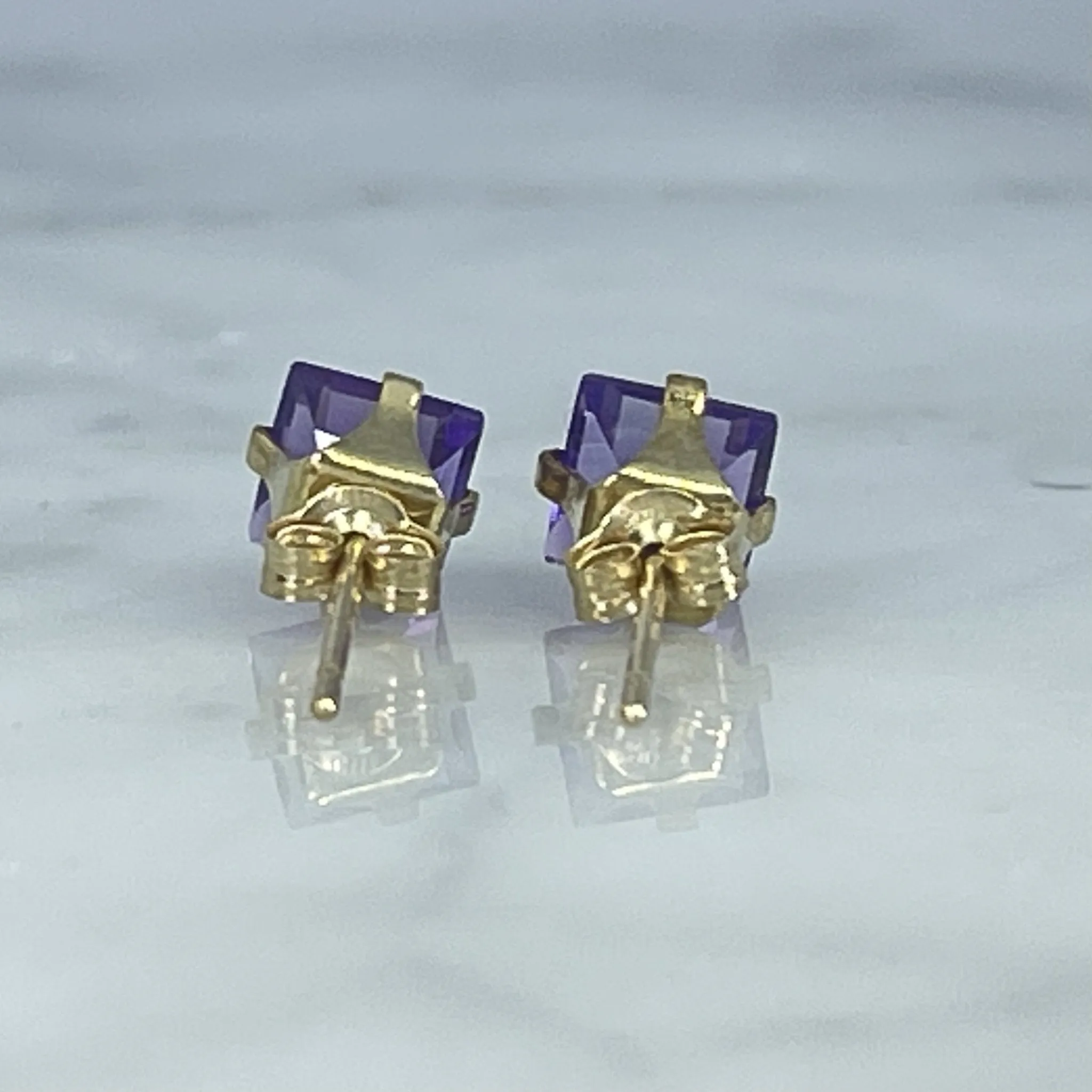 Vintage Amethyst Square Earrings set in 14K Gold. February Birthstone. 1970s Sustainable Estate Jewelry.