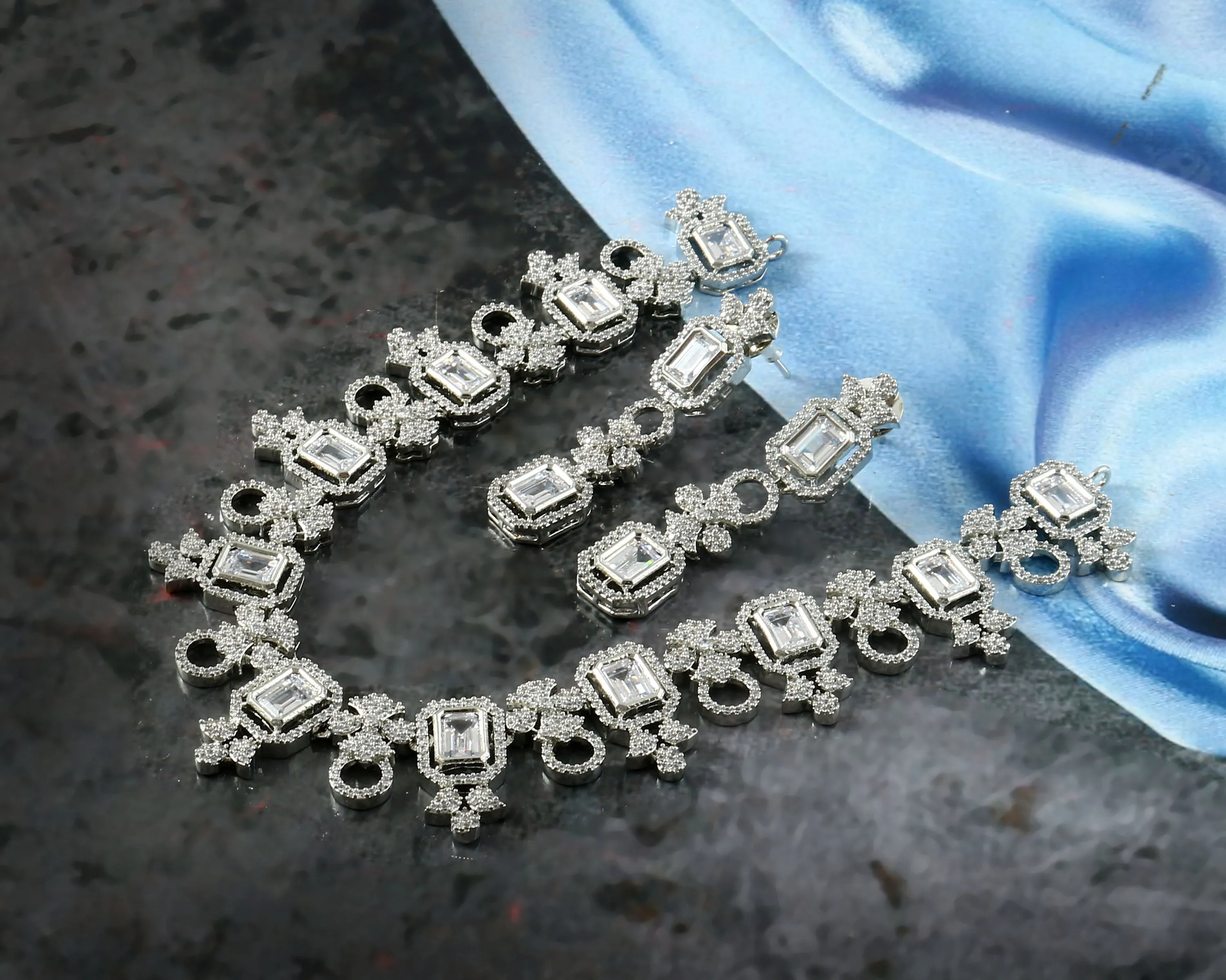 White Rhodium-Plated Cubic Zircon Necklace Set